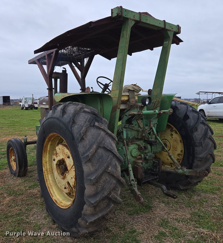 image for item EJ8400 John Deere 4010 tractor