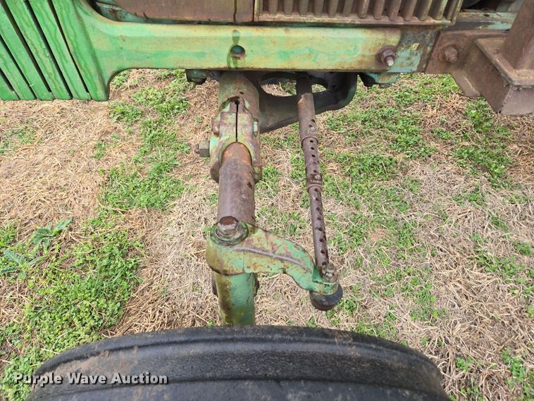 image for item EJ8400 John Deere 4010 tractor