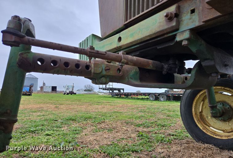 image for item EJ8400 John Deere 4010 tractor
