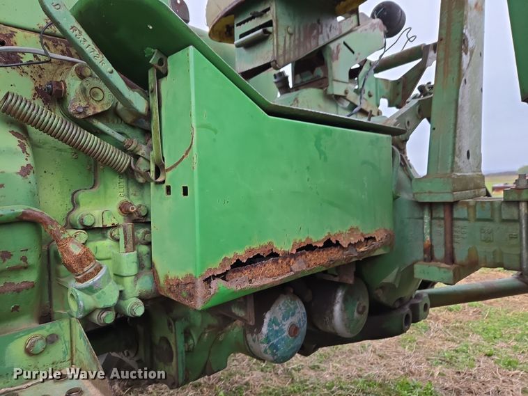 image for item EJ8400 John Deere 4010 tractor