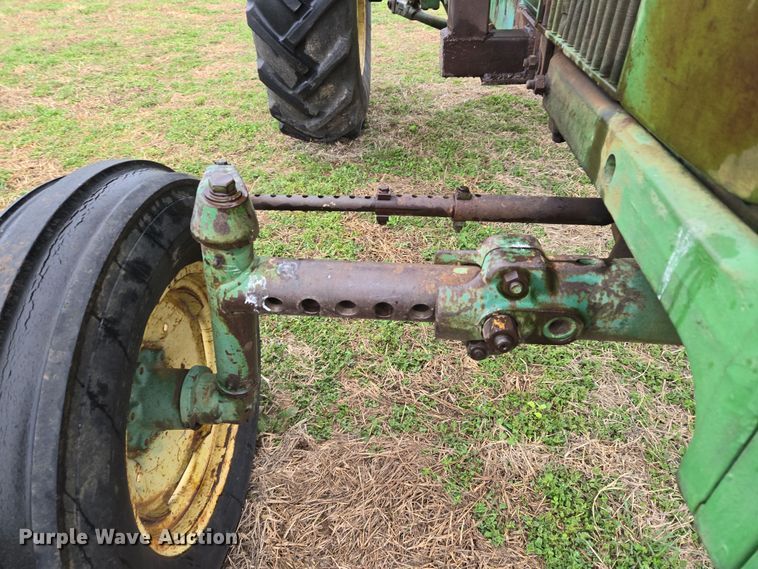 image for item EJ8400 John Deere 4010 tractor