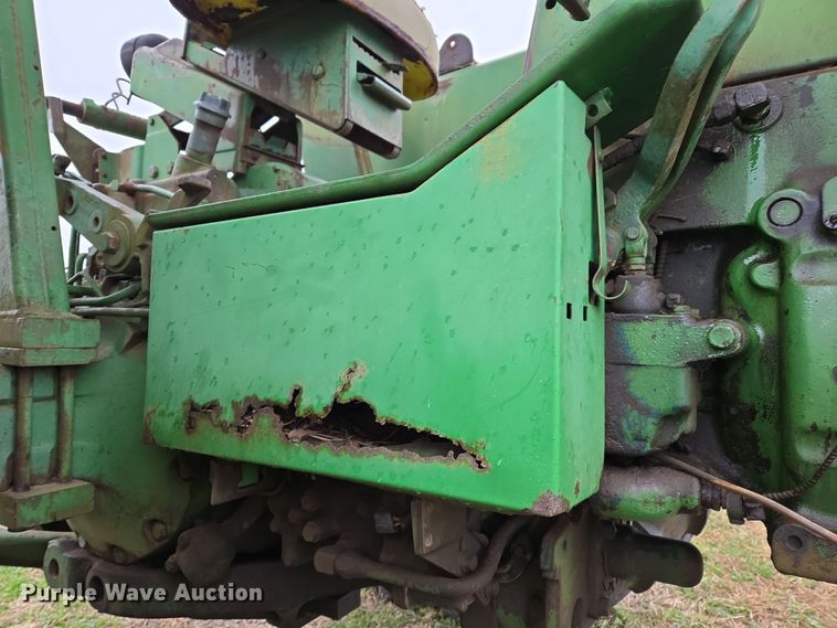 image for item EJ8400 John Deere 4010 tractor