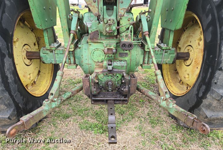 image for item EJ8400 John Deere 4010 tractor