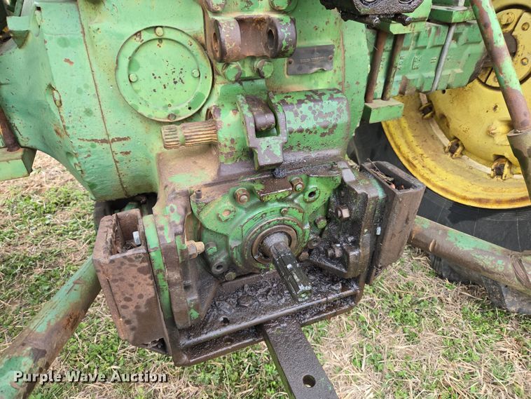 image for item EJ8400 John Deere 4010 tractor