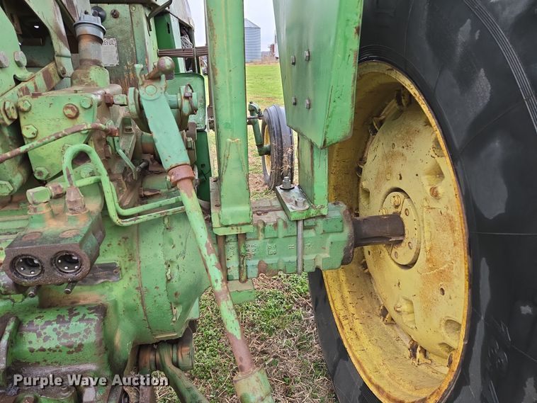 image for item EJ8400 John Deere 4010 tractor