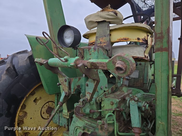 image for item EJ8400 John Deere 4010 tractor