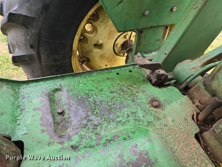 image for item EJ8400 John Deere 4010 tractor