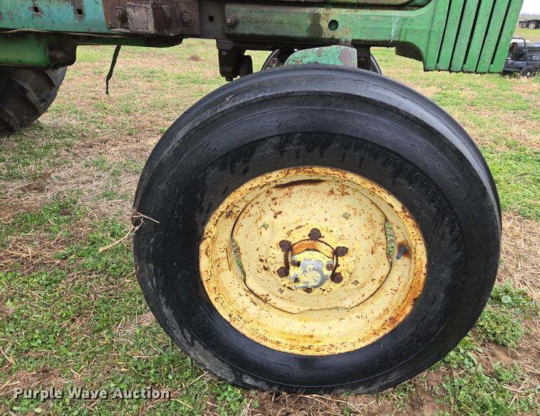 image for item EJ8400 John Deere 4010 tractor