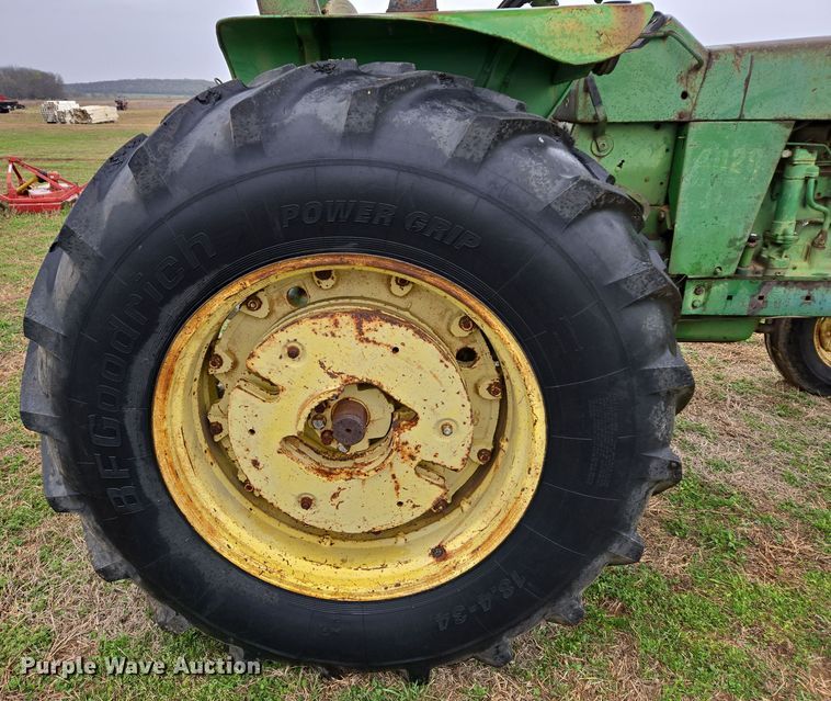 image for item EJ8400 John Deere 4010 tractor