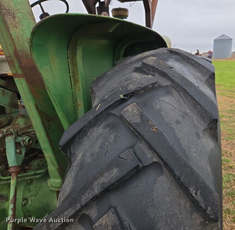 image for item EJ8400 John Deere 4010 tractor