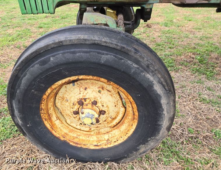 image for item EJ8400 John Deere 4010 tractor