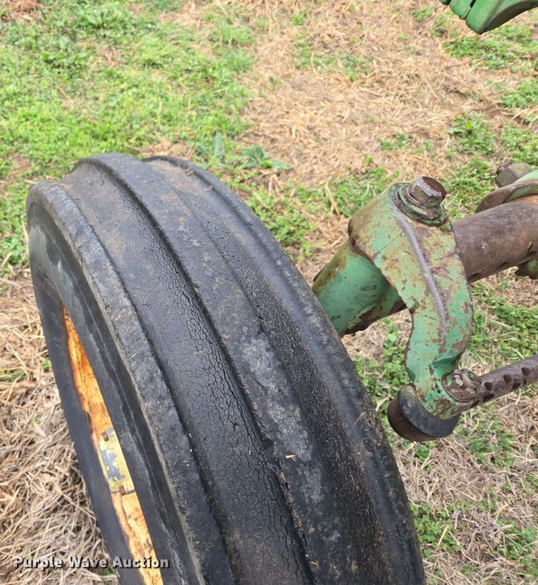 image for item EJ8400 John Deere 4010 tractor