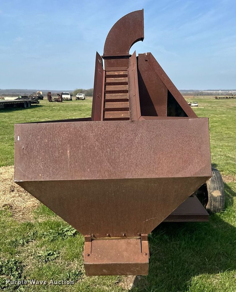 image for item EJ8402 Pecan harvester