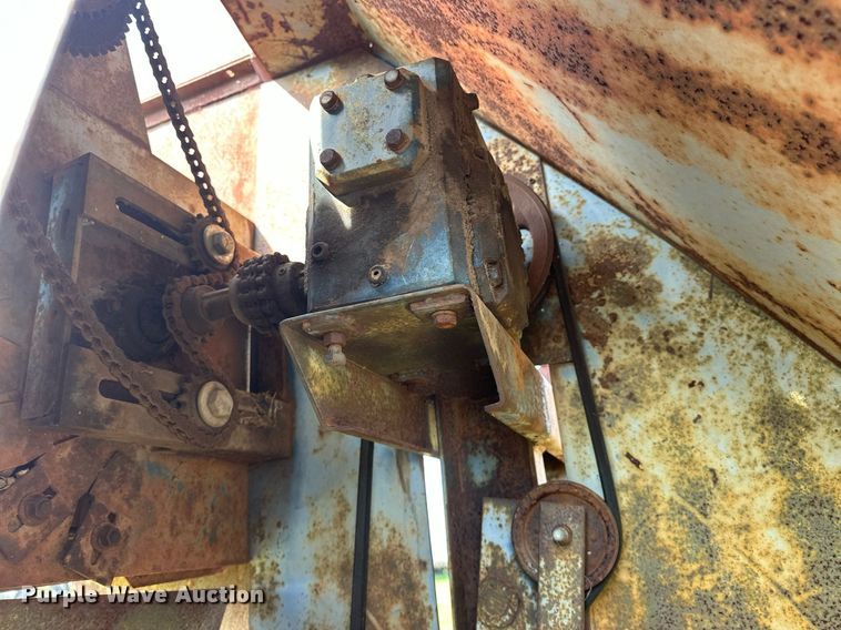 image for item EJ8402 Pecan harvester