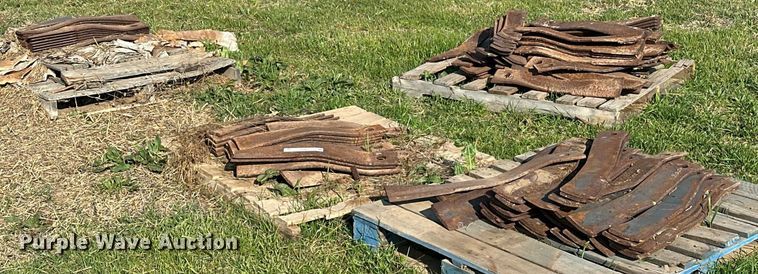 image for item EJ8407 Approximately 100 Brush Hog rotary mower blades