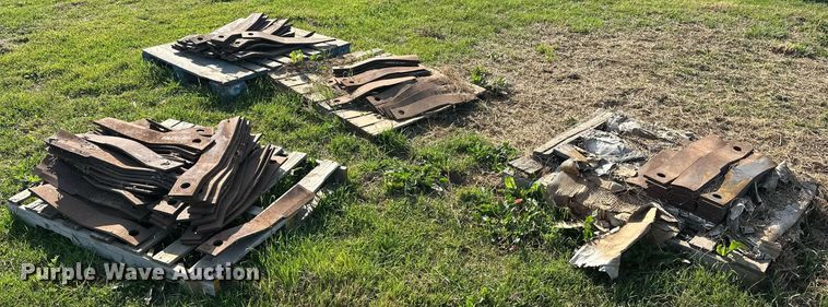 image for item EJ8407 Approximately 100 Brush Hog rotary mower blades