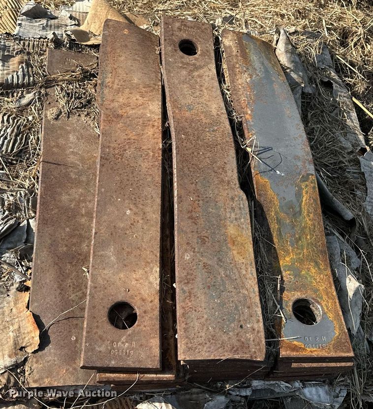 image for item EJ8407 Approximately 100 Brush Hog rotary mower blades