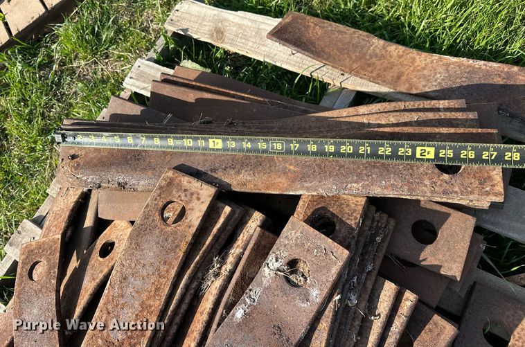 image for item EJ8407 Approximately 100 Brush Hog rotary mower blades