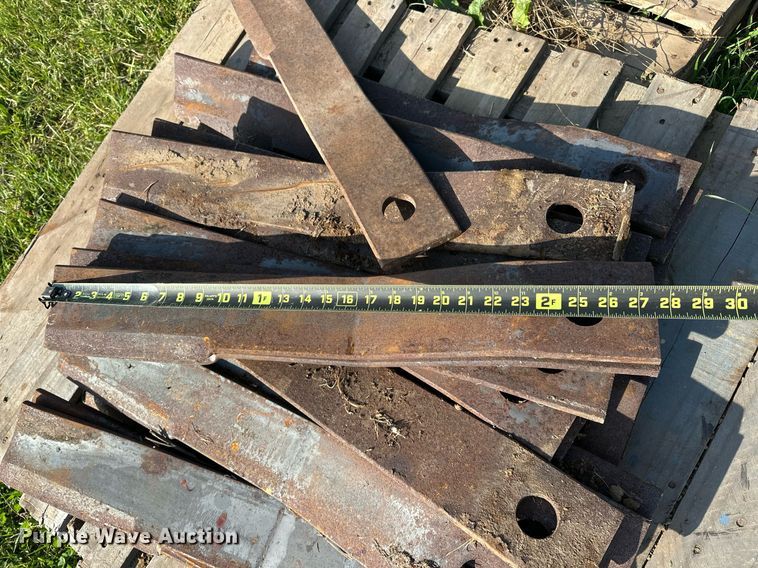 image for item EJ8407 Approximately 100 Brush Hog rotary mower blades