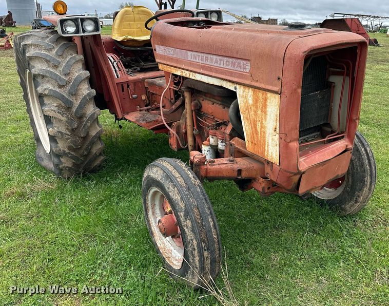 image for item EJ8412 1973 International Harvester 574 tractor