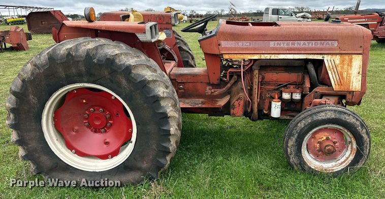 image for item EJ8412 1973 International Harvester 574 tractor
