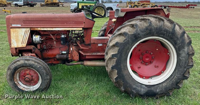 image for item EJ8412 1973 International Harvester 574 tractor