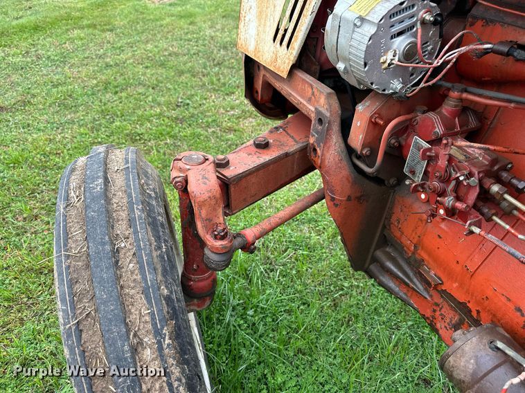 image for item EJ8412 1973 International Harvester 574 tractor