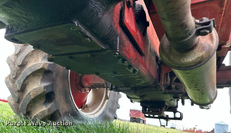 image for item EJ8412 1973 International Harvester 574 tractor