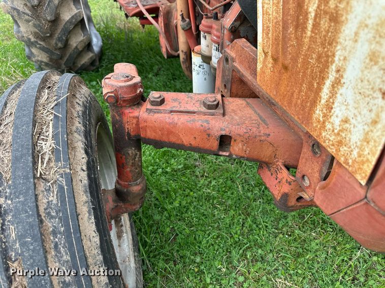 image for item EJ8412 1973 International Harvester 574 tractor