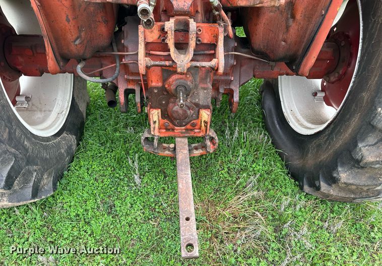 image for item EJ8412 1973 International Harvester 574 tractor
