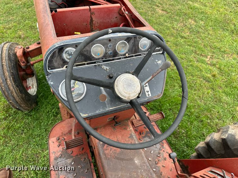 image for item EJ8412 1973 International Harvester 574 tractor