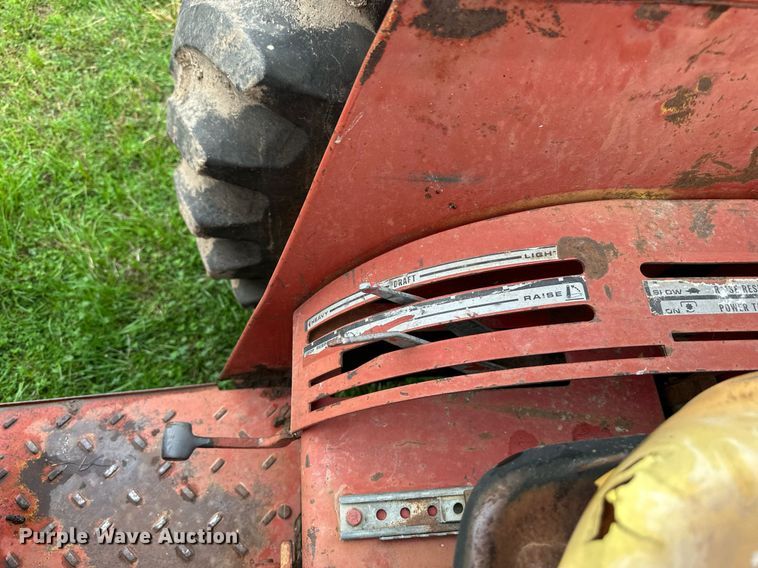 image for item EJ8412 1973 International Harvester 574 tractor