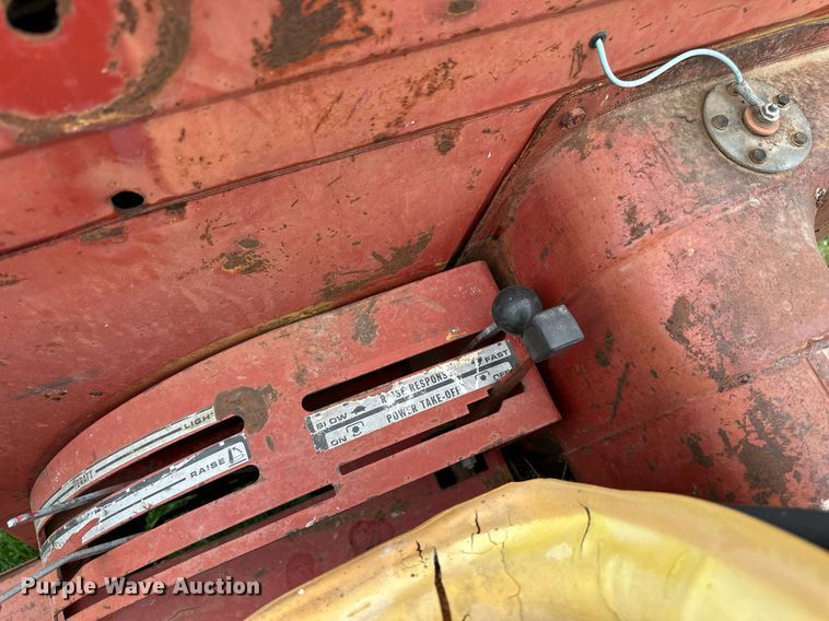 image for item EJ8412 1973 International Harvester 574 tractor