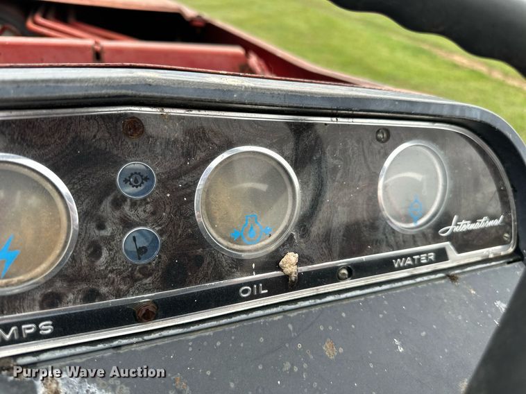 image for item EJ8412 1973 International Harvester 574 tractor