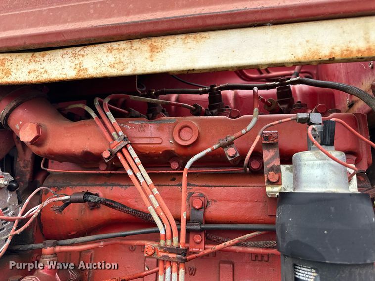 image for item EJ8412 1973 International Harvester 574 tractor