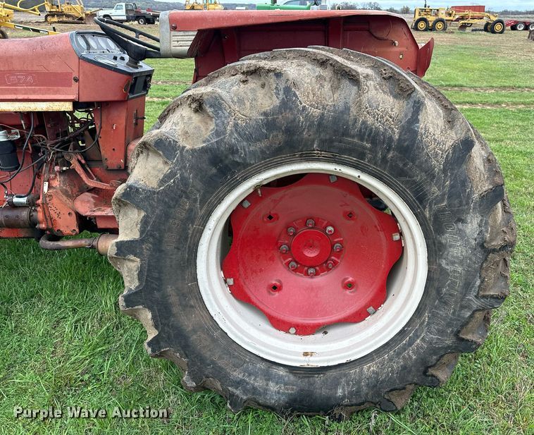 image for item EJ8412 1973 International Harvester 574 tractor