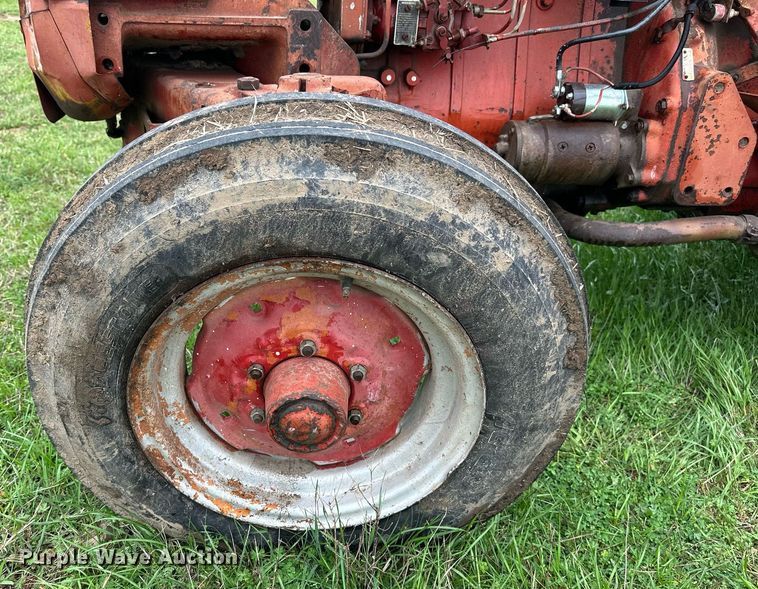 image for item EJ8412 1973 International Harvester 574 tractor