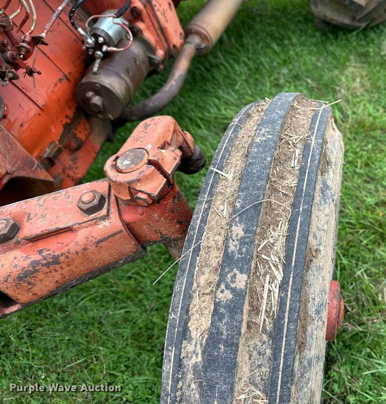 image for item EJ8412 1973 International Harvester 574 tractor