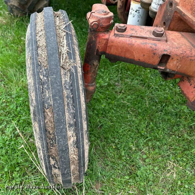 image for item EJ8412 1973 International Harvester 574 tractor