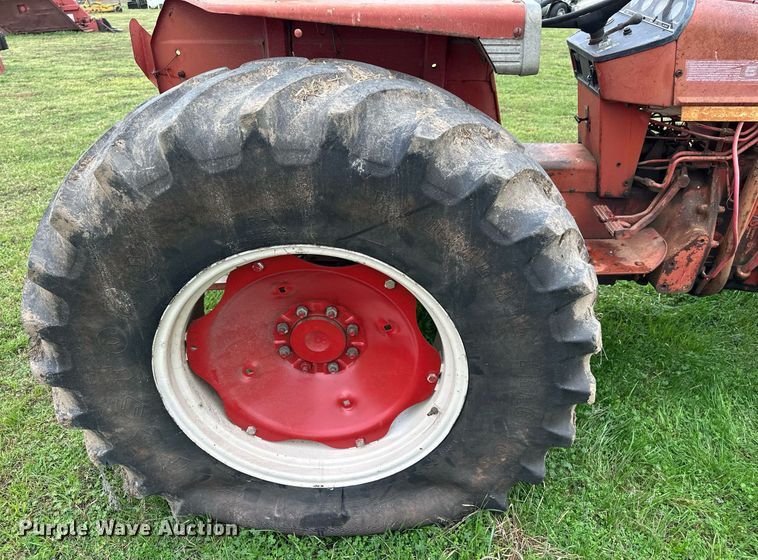 image for item EJ8412 1973 International Harvester 574 tractor
