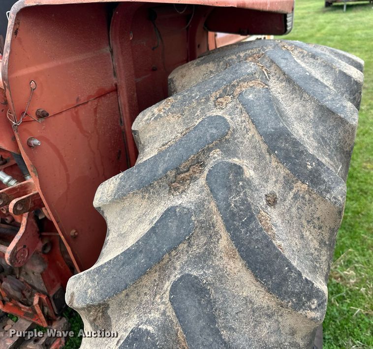 image for item EJ8412 1973 International Harvester 574 tractor