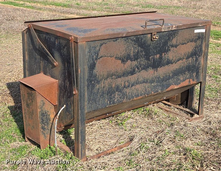 image for item EJ8414 Cake feeder