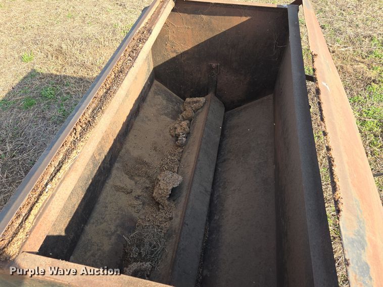 image for item EJ8414 Cake feeder