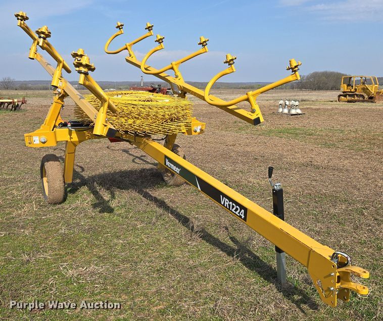 image for item EJ8416 2023 Vermeer VR1224 hay rake