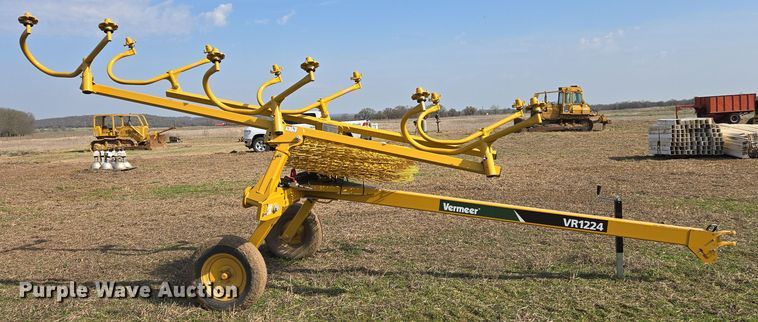 image for item EJ8416 2023 Vermeer VR1224 hay rake