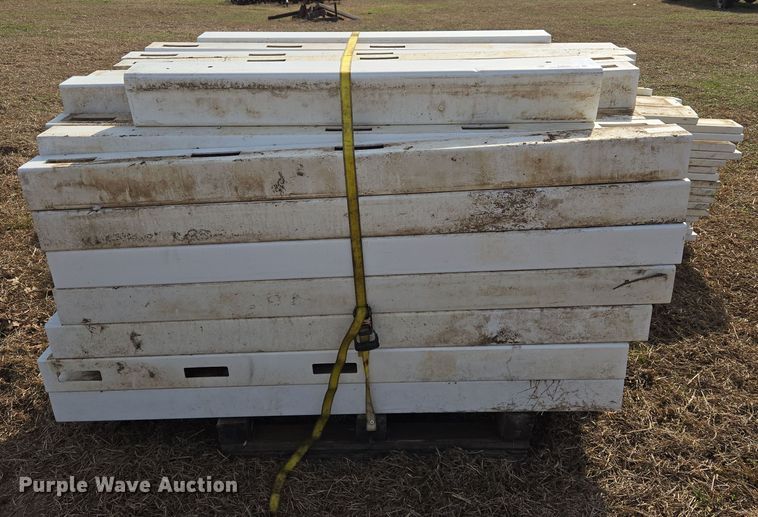 image for item EJ8424 Poly fencing materials