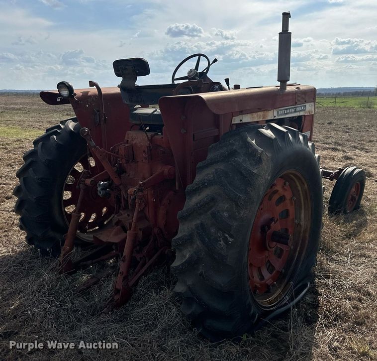 image for item EJ8425 International Farmall 756 tractor