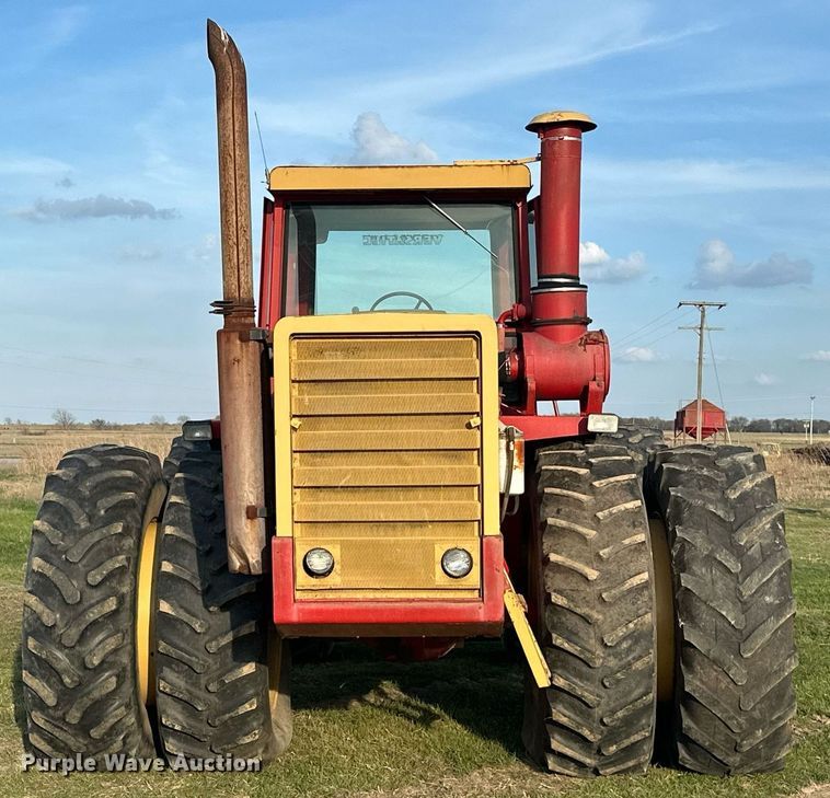 image for item EJ8428 1976 Versatile 850 4WD tractor