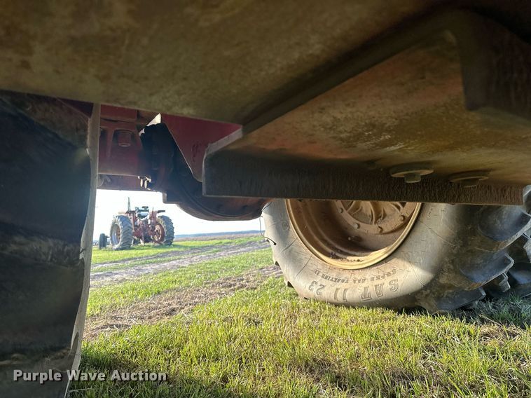 image for item EJ8428 1976 Versatile 850 4WD tractor