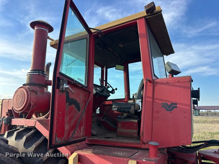 image for item EJ8428 1976 Versatile 850 4WD tractor